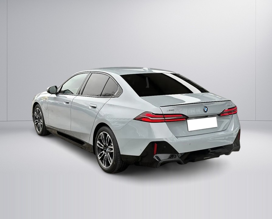 BMW Seria 5 530e xDrive M-Sport (4)