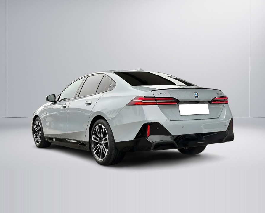 BMW Seria 5 530e xDrive M-Sport (5)