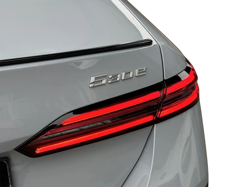 BMW Seria 5 530e xDrive M-Sport - foto 14
