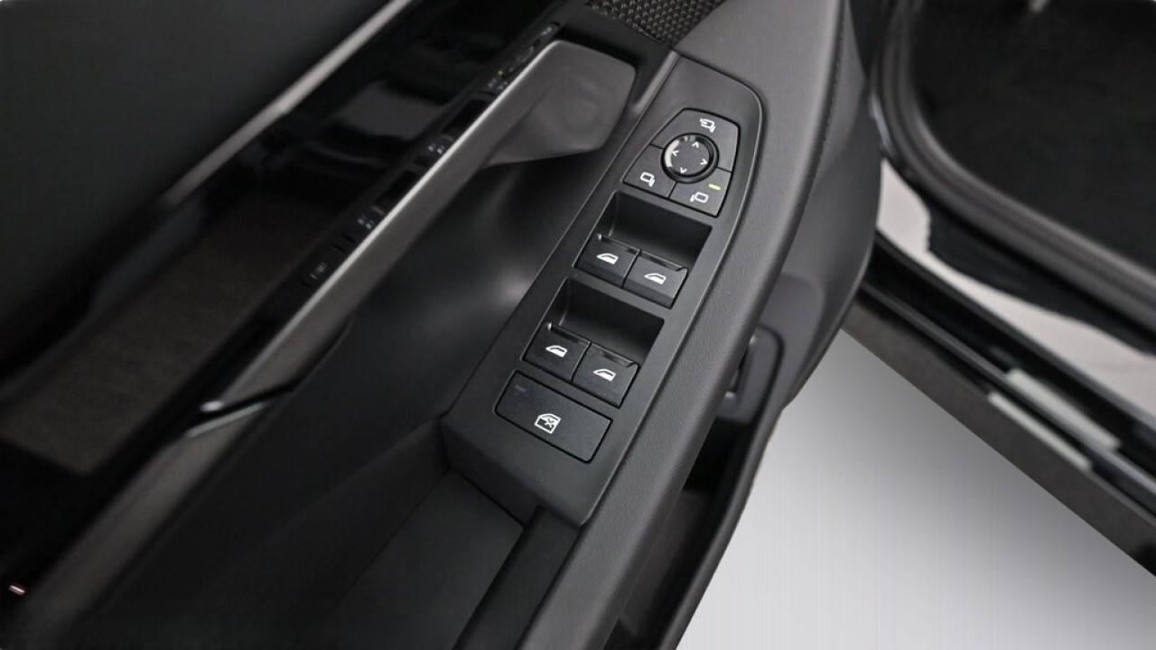 BMW Seria 5 530e xDrive - foto 23