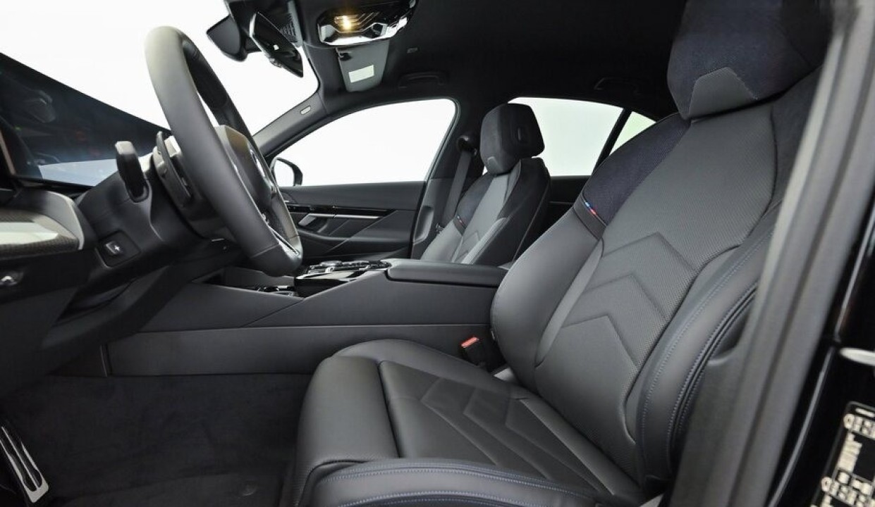 BMW Seria 5 530e xDrive - foto 11