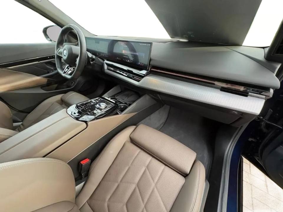 BMW Seria 5 530e xDrive M-Sport - foto 9