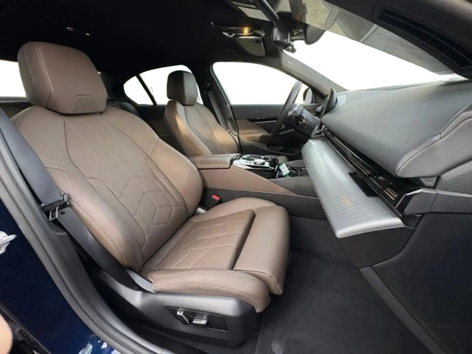 BMW Seria 5 530e xDrive M-Sport - foto 6