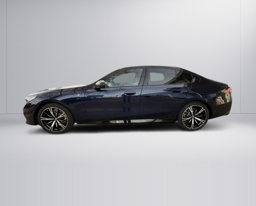 BMW Seria 5 530e xDrive M-Sport (3)