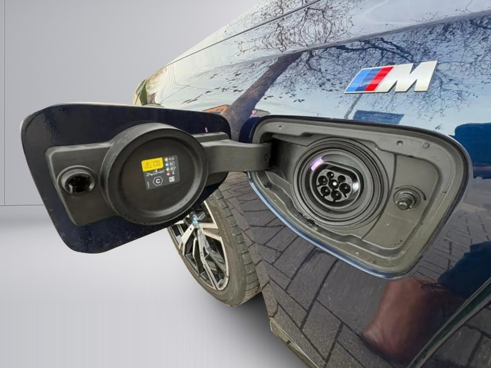 BMW Seria 5 530e xDrive M-Sport - foto 12