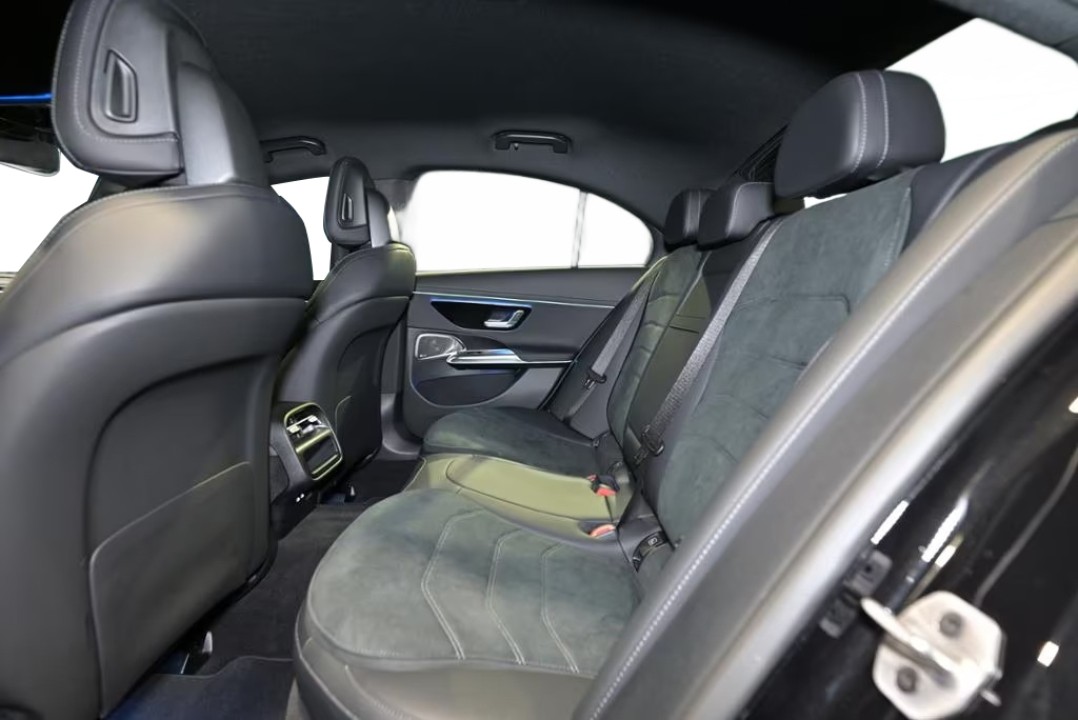 Mercedes-Benz E 300e AMG - foto 8