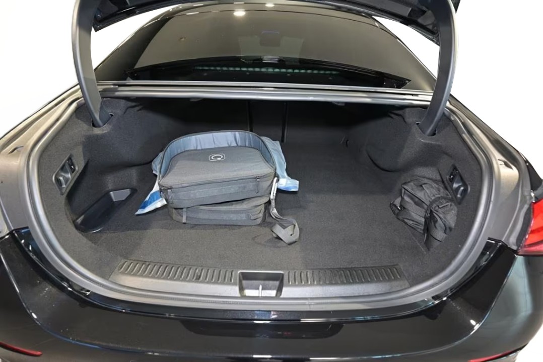 Mercedes-Benz E 300e AMG - foto 22