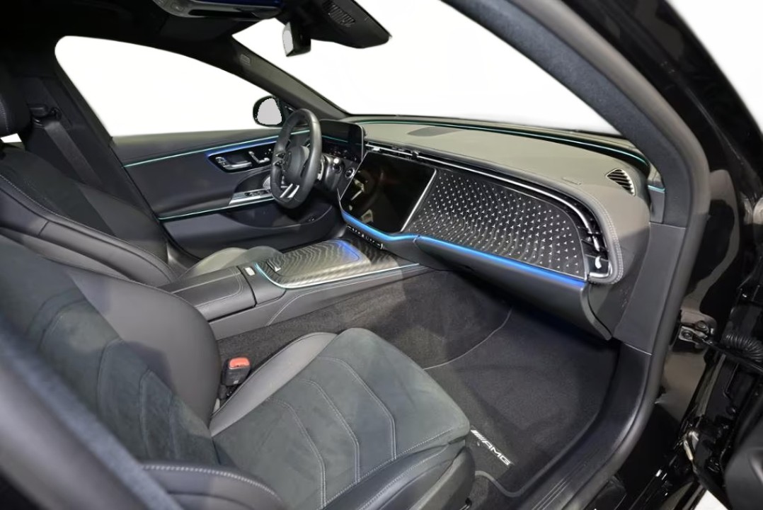 Mercedes-Benz E 300e AMG - foto 14