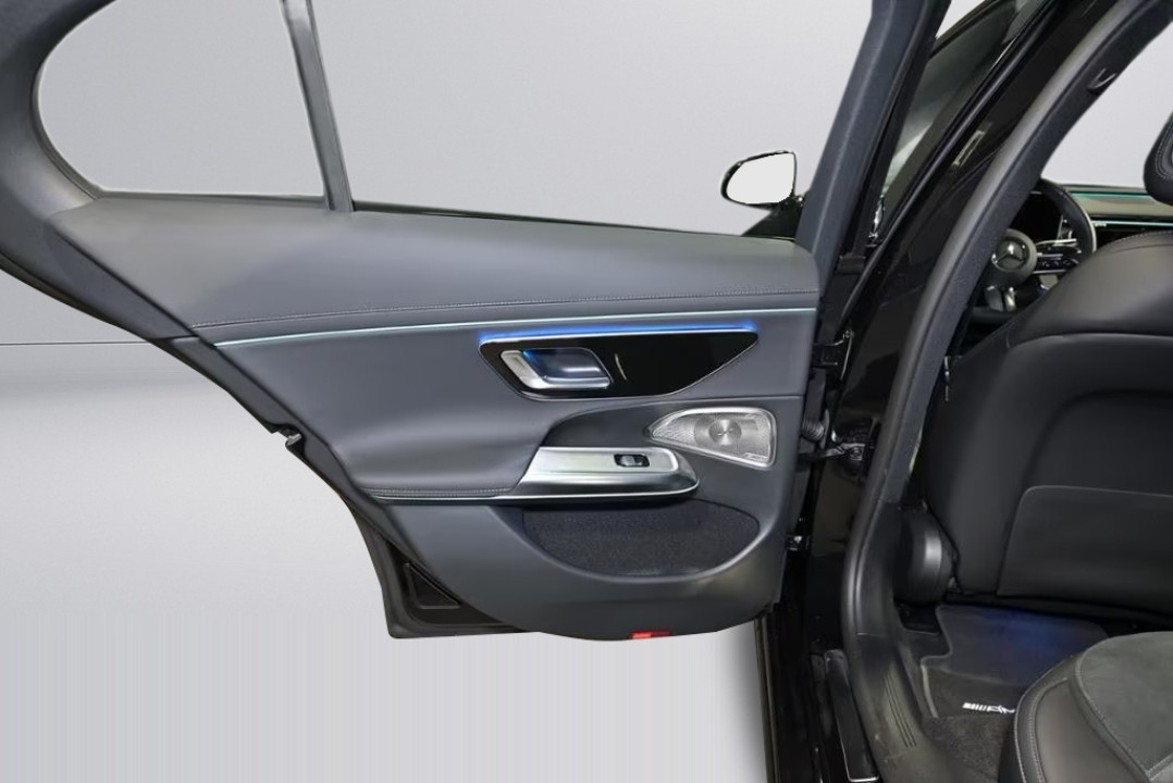 Mercedes-Benz E 300e AMG - foto 19