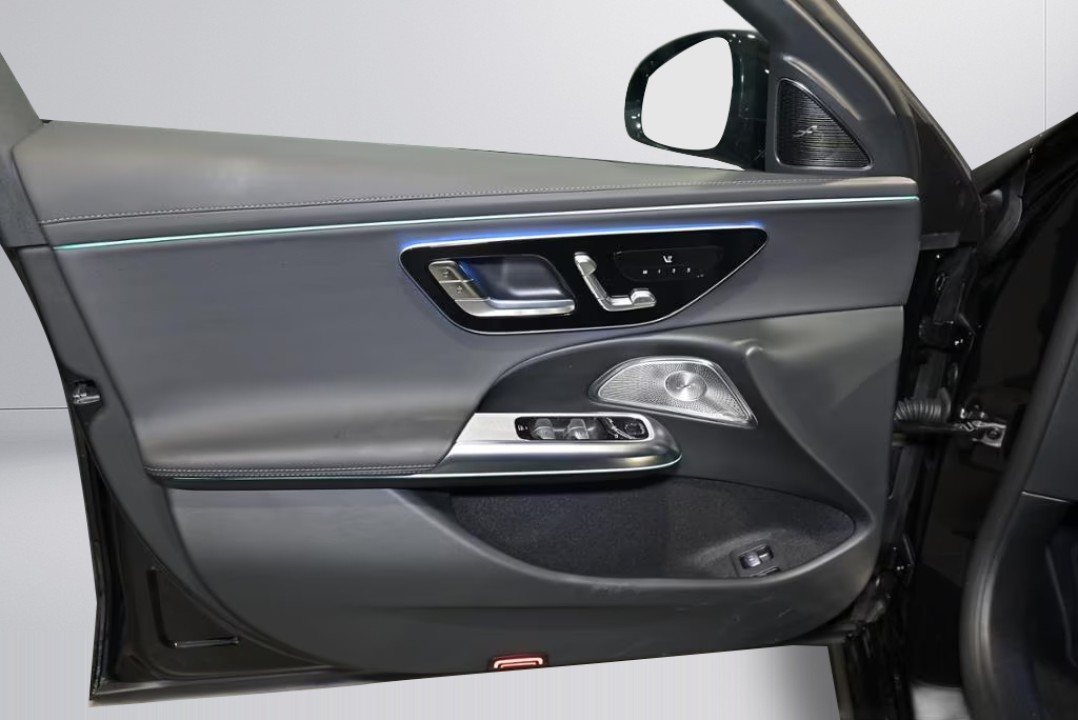 Mercedes-Benz E 300e AMG - foto 20