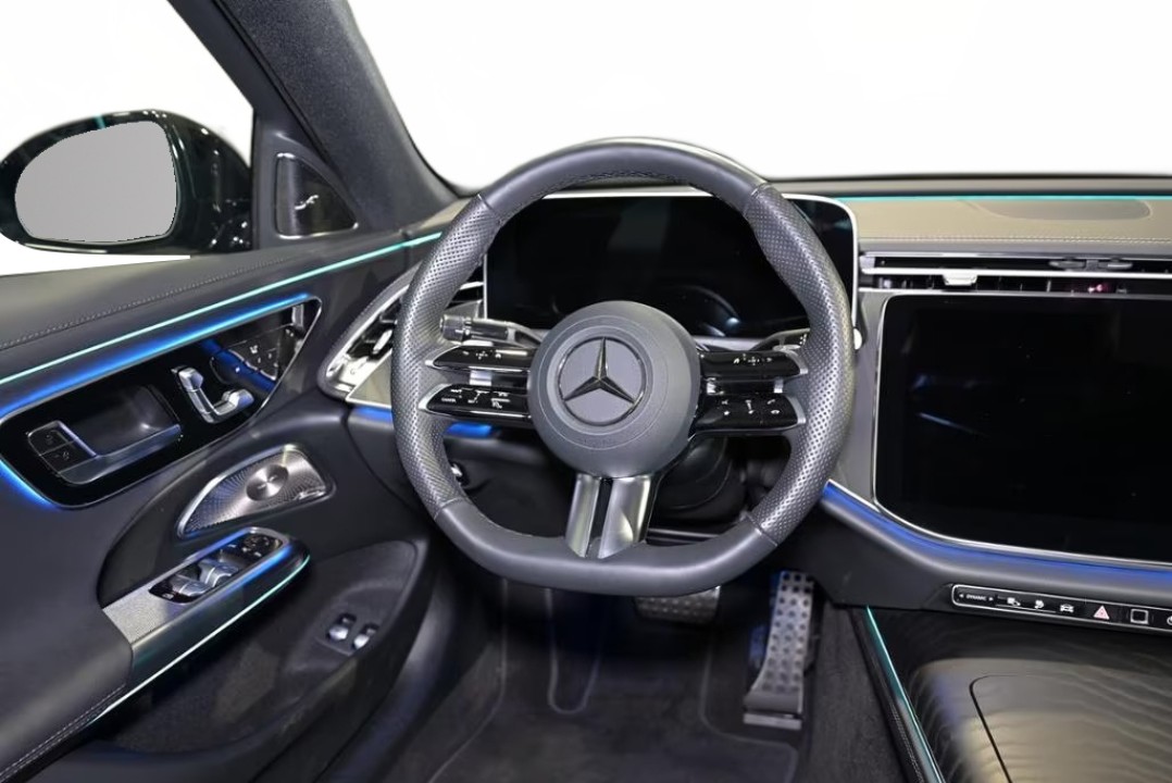 Mercedes-Benz E 300e AMG - foto 16