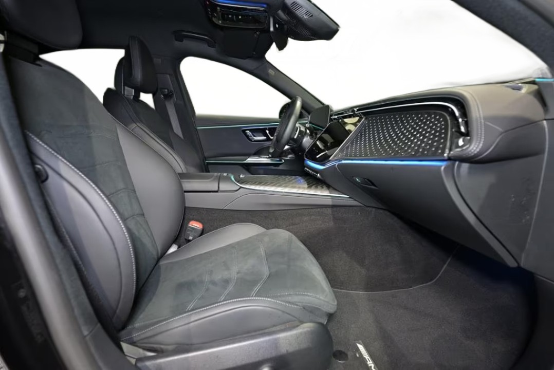 Mercedes-Benz E 300e AMG - foto 10