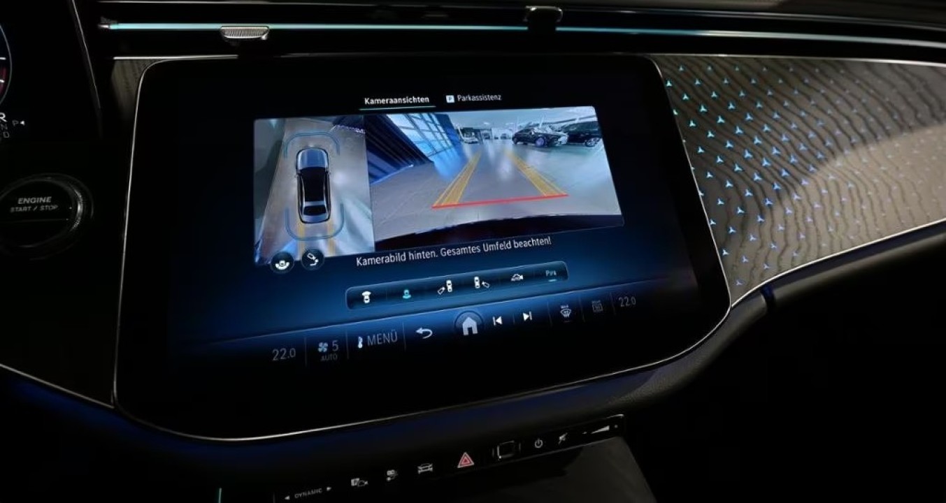 Mercedes-Benz E 300e AMG - foto 17