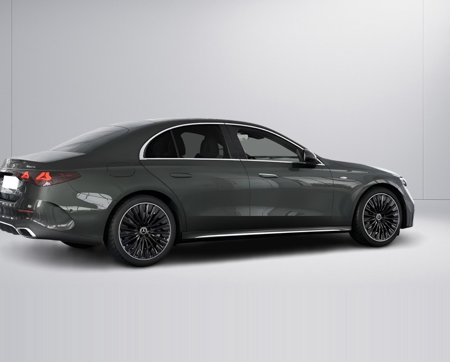 Mercedes-Benz E 300e 4MATIC AMG (4)