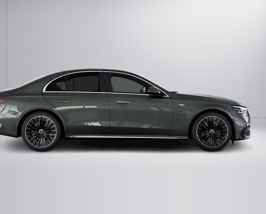 Mercedes-Benz E 300e 4MATIC AMG (3)