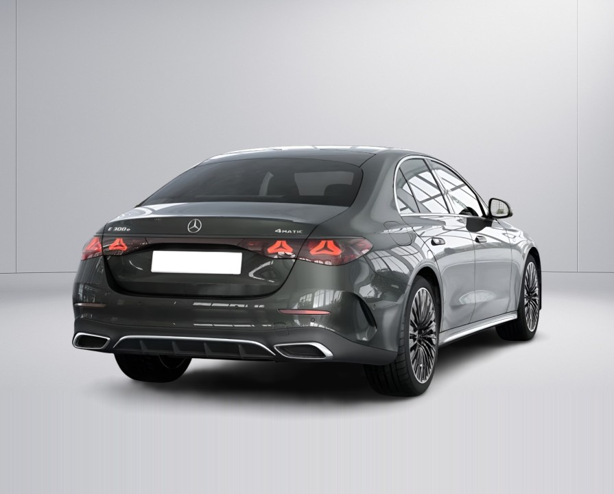 Mercedes-Benz E 300e 4MATIC AMG (5)