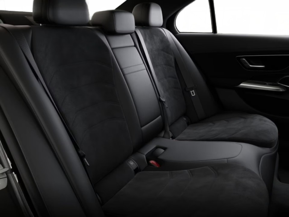 Mercedes-Benz E 300e 4MATIC AMG - foto 17