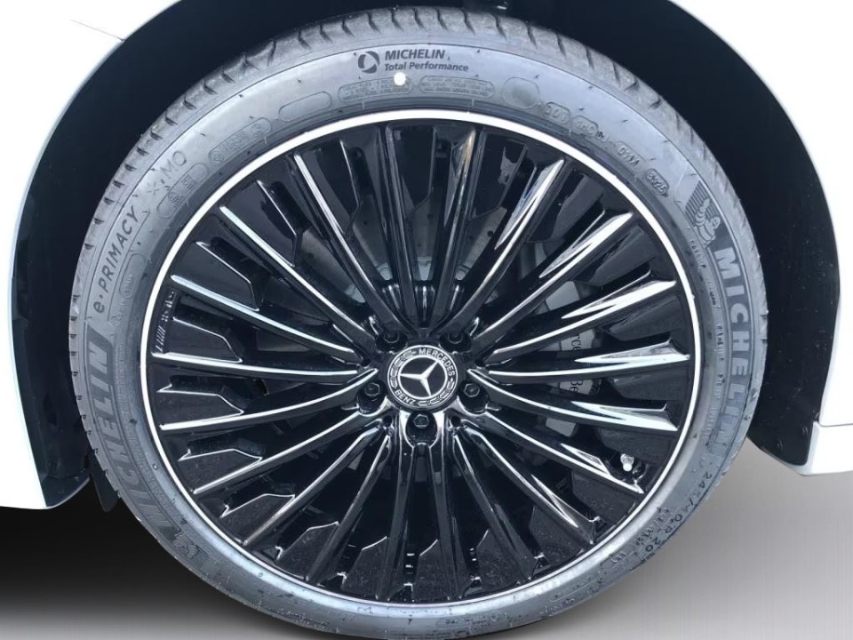 Mercedes-Benz E 300e 4MATIC AMG - foto 16