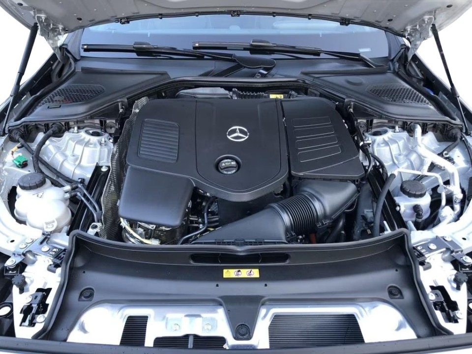 Mercedes-Benz E 300e 4MATIC AMG - foto 15