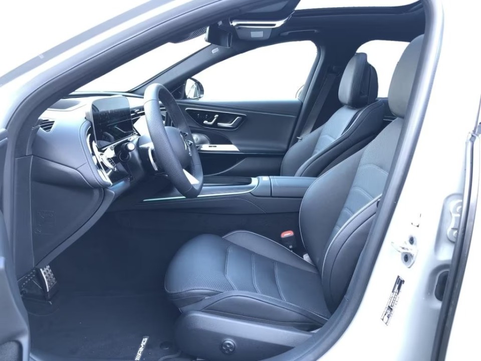 Mercedes-Benz E 300e 4MATIC AMG (5)