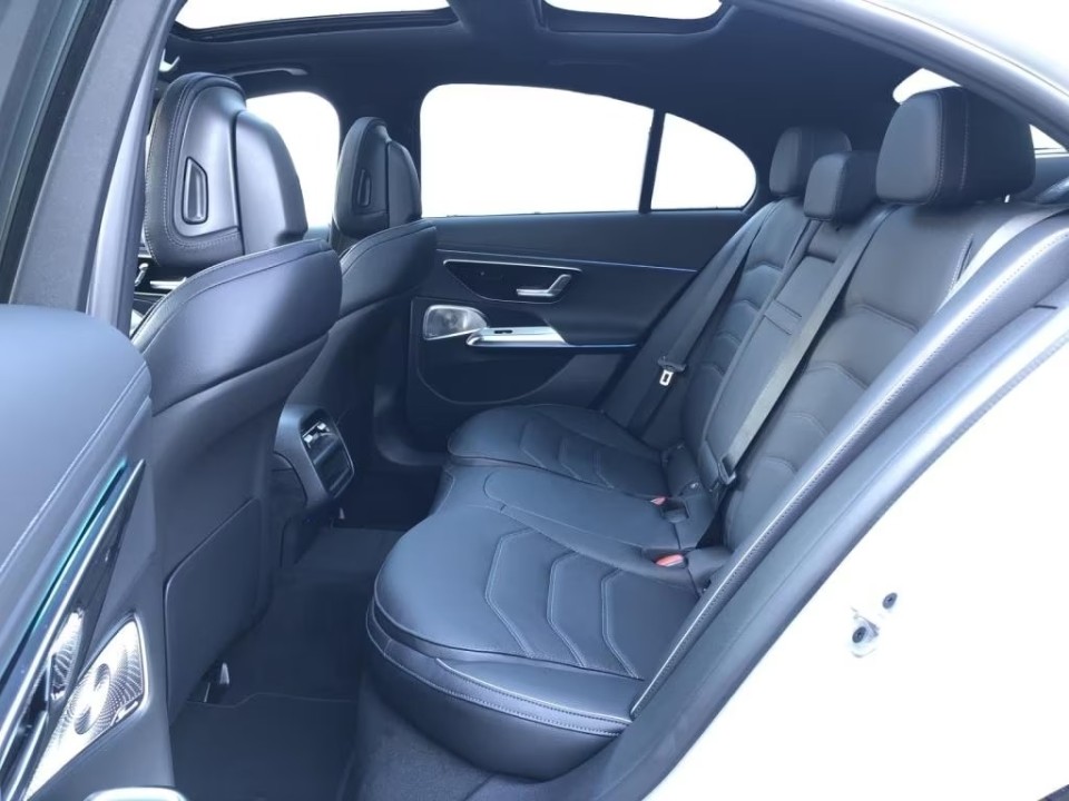 Mercedes-Benz E 300e 4MATIC AMG - foto 11