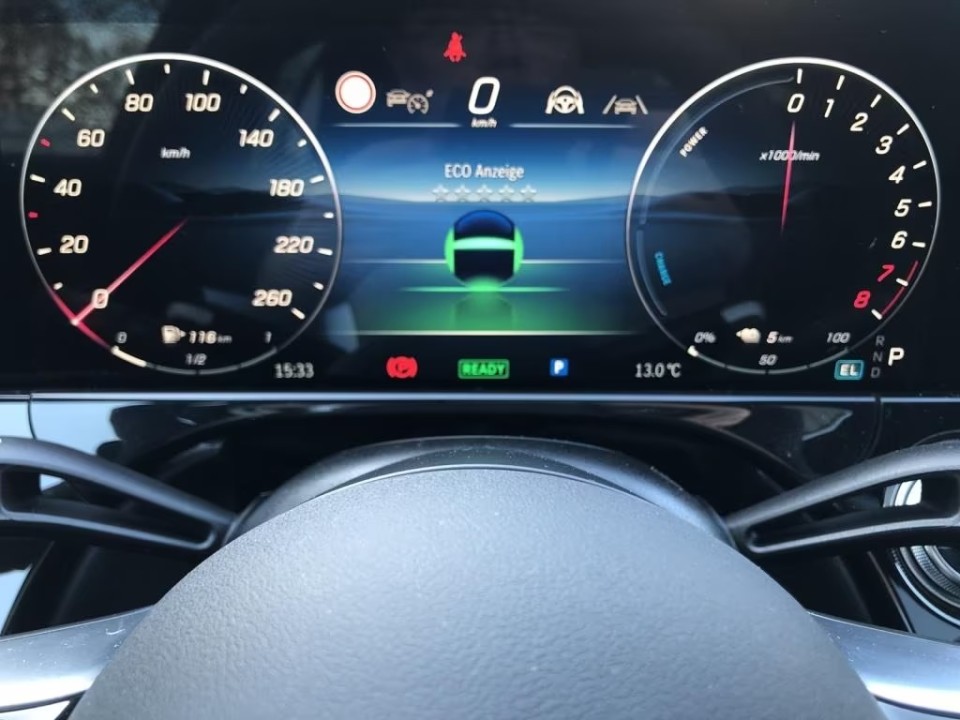 Mercedes-Benz E 300e 4MATIC AMG - foto 7