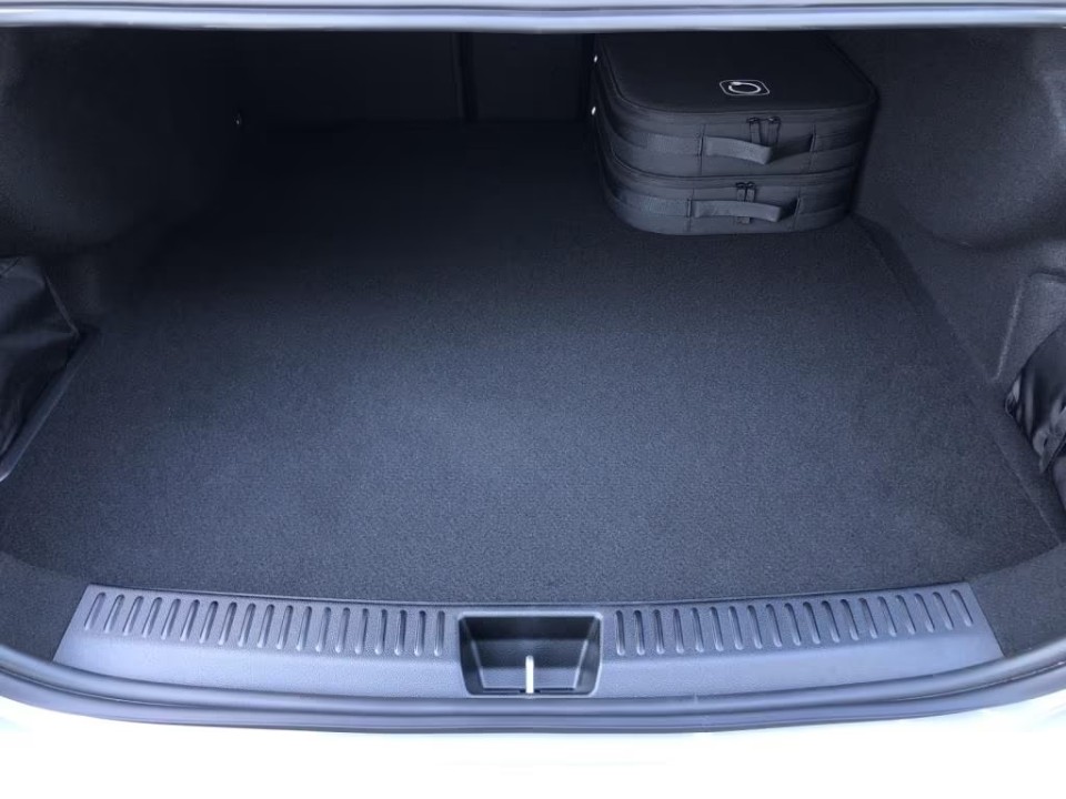 Mercedes-Benz E 300e 4MATIC AMG - foto 14