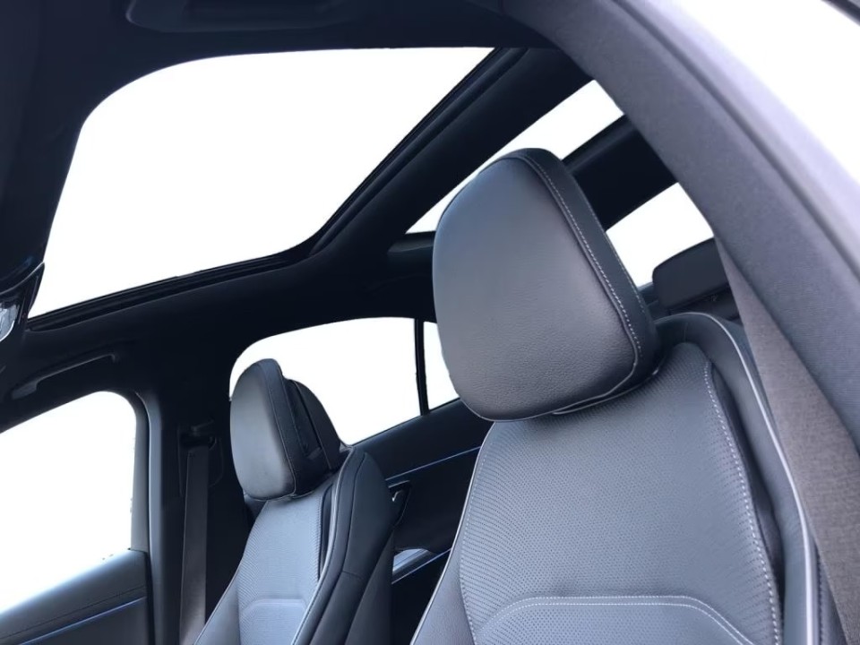 Mercedes-Benz E 300e 4MATIC AMG - foto 12