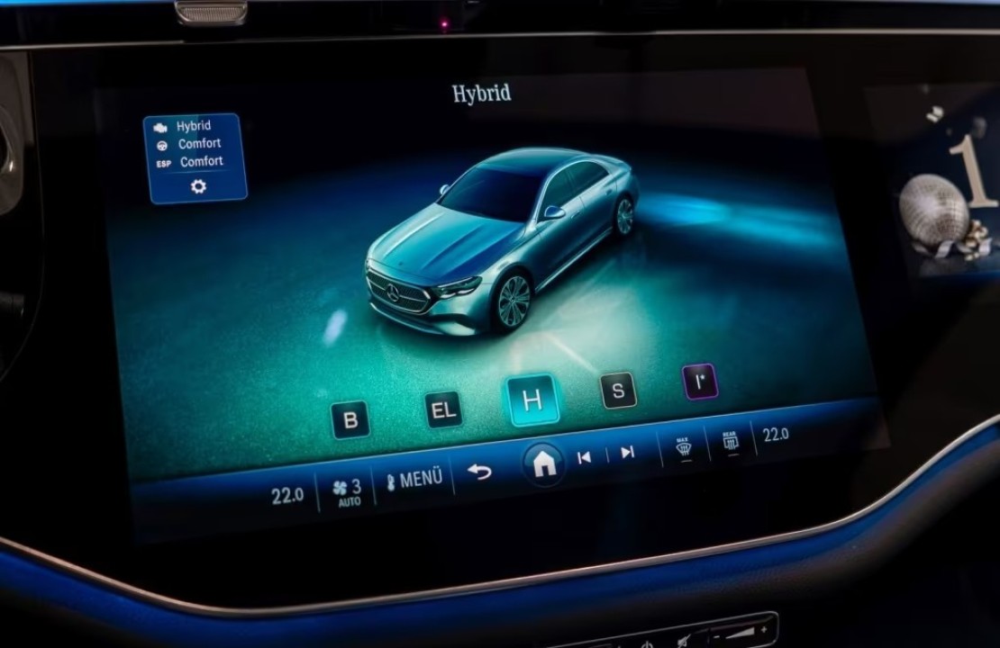 Mercedes-Benz E 300e AMG - foto 11