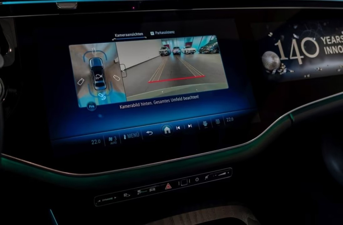 Mercedes-Benz E 300e AMG - foto 12