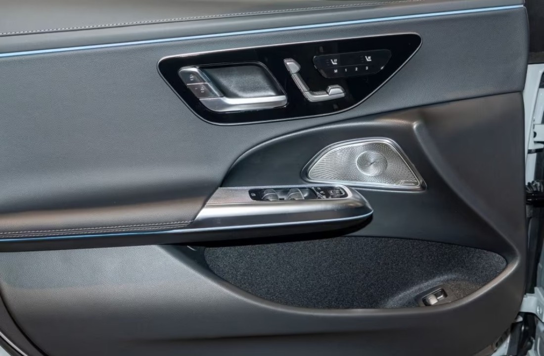 Mercedes-Benz E 300e AMG - foto 14