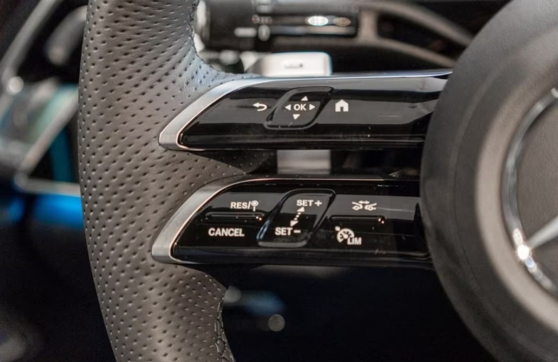 Mercedes-Benz E 300e AMG - foto 10