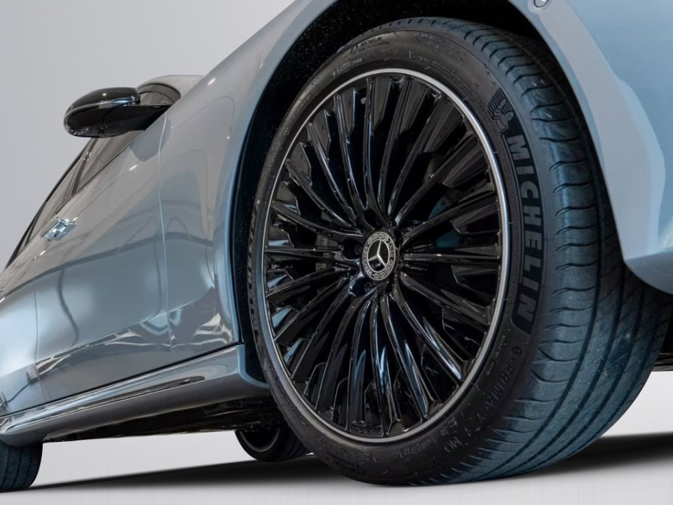 Mercedes-Benz E 300e AMG - foto 17