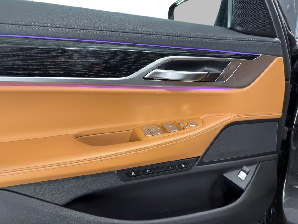 BMW Seria 7 xDrive740d - foto 21