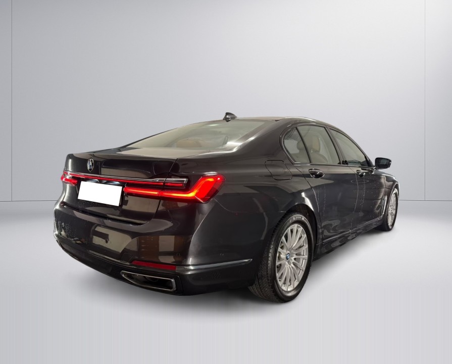 BMW Seria 7 xDrive740d (2)