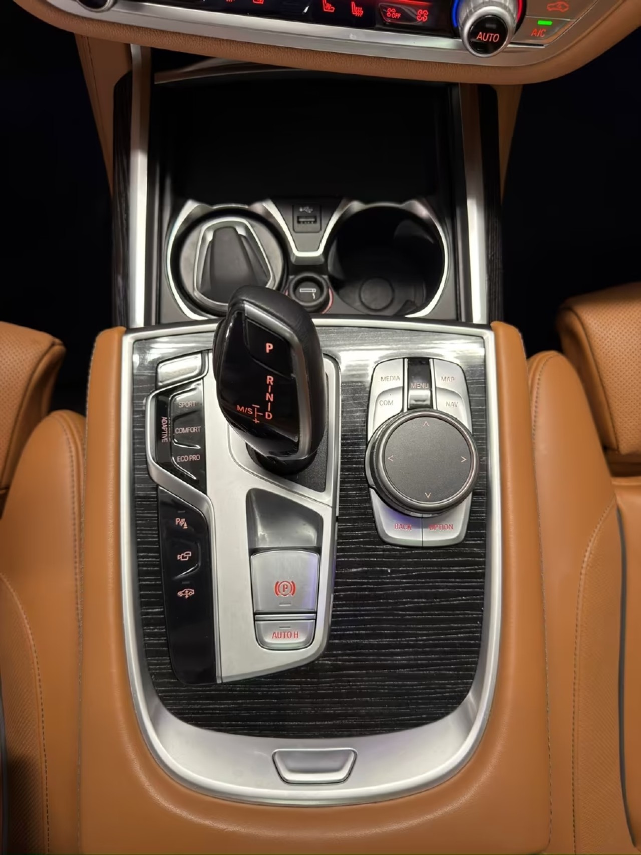 BMW Seria 7 xDrive740d - foto 17