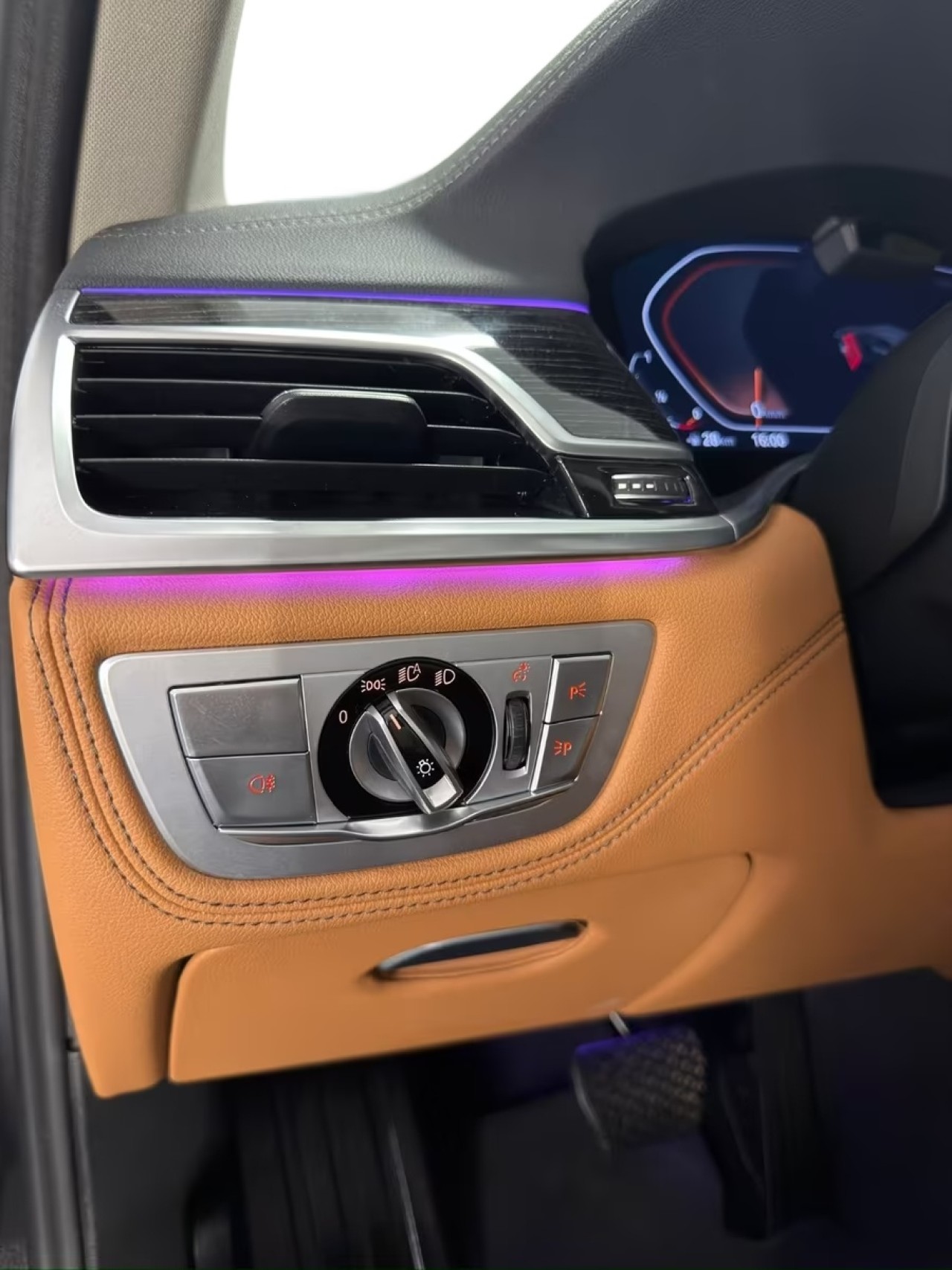 BMW Seria 7 xDrive740d - foto 20