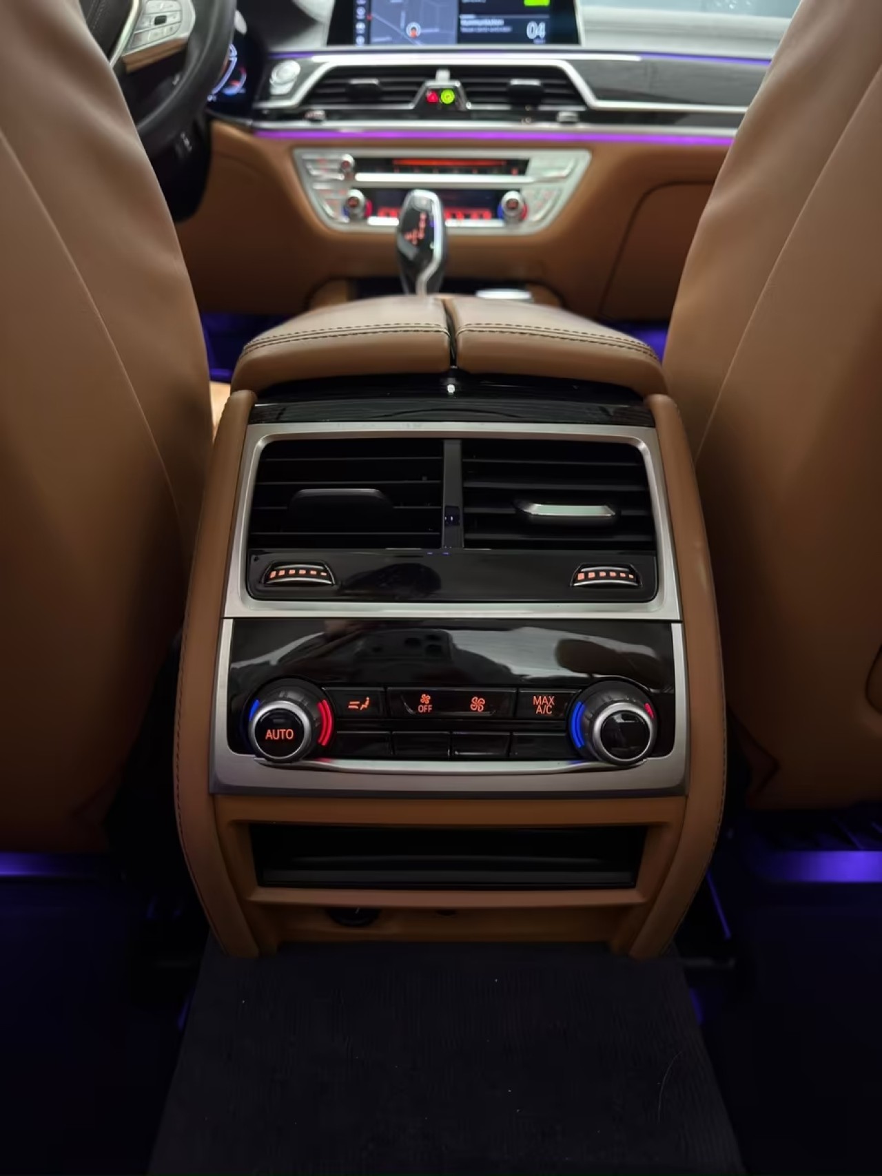 BMW Seria 7 xDrive740d - foto 18