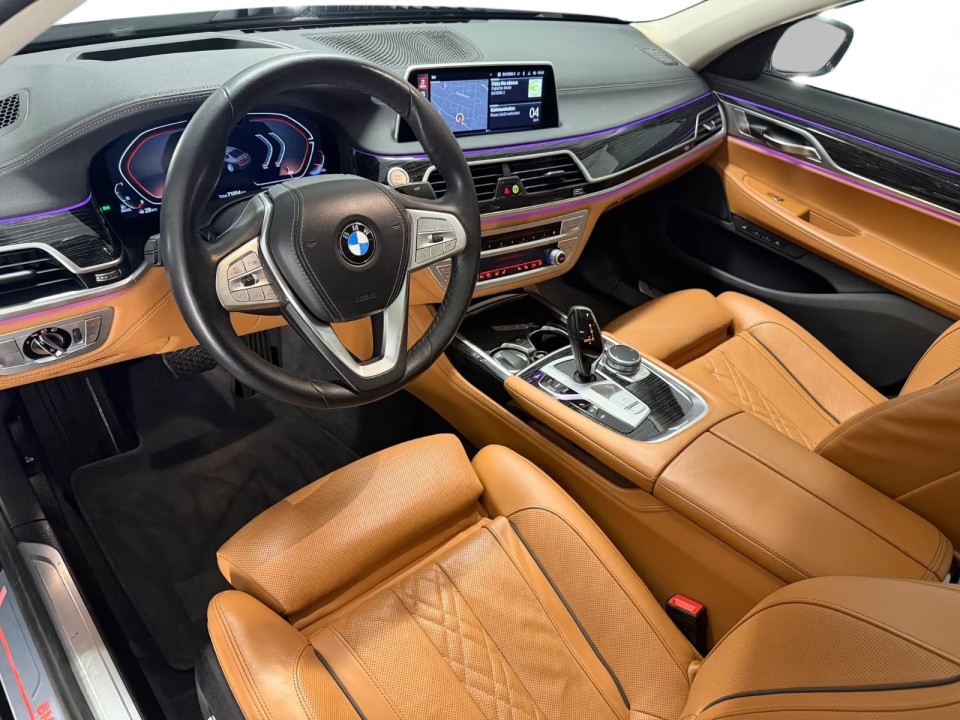 BMW Seria 7 xDrive740d - foto 14