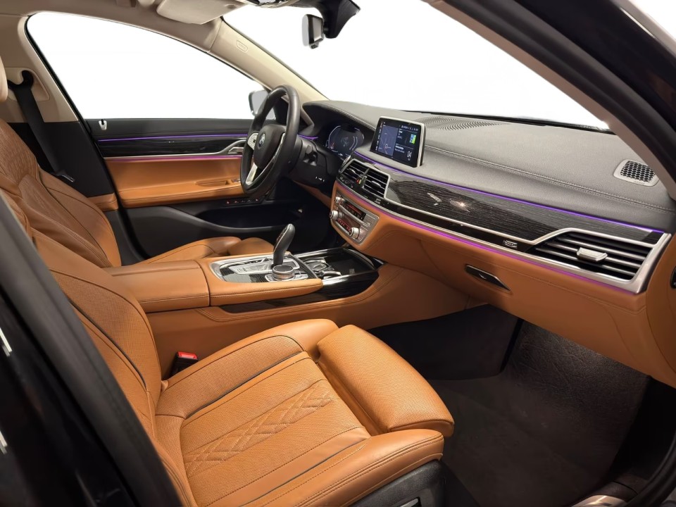 BMW Seria 7 xDrive740d - foto 10