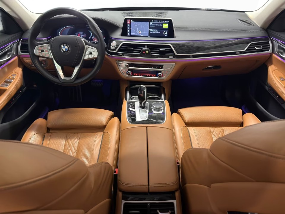 BMW Seria 7 xDrive740d - foto 13