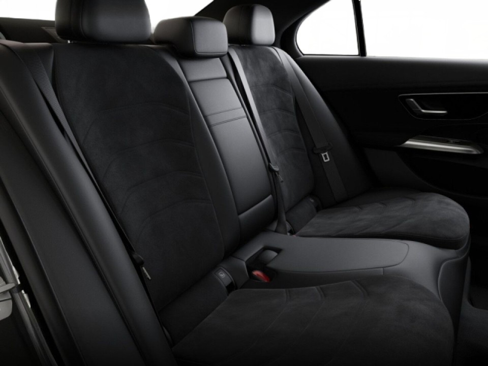 Mercedes-Benz E 220d 4MATIC AMG - foto 17