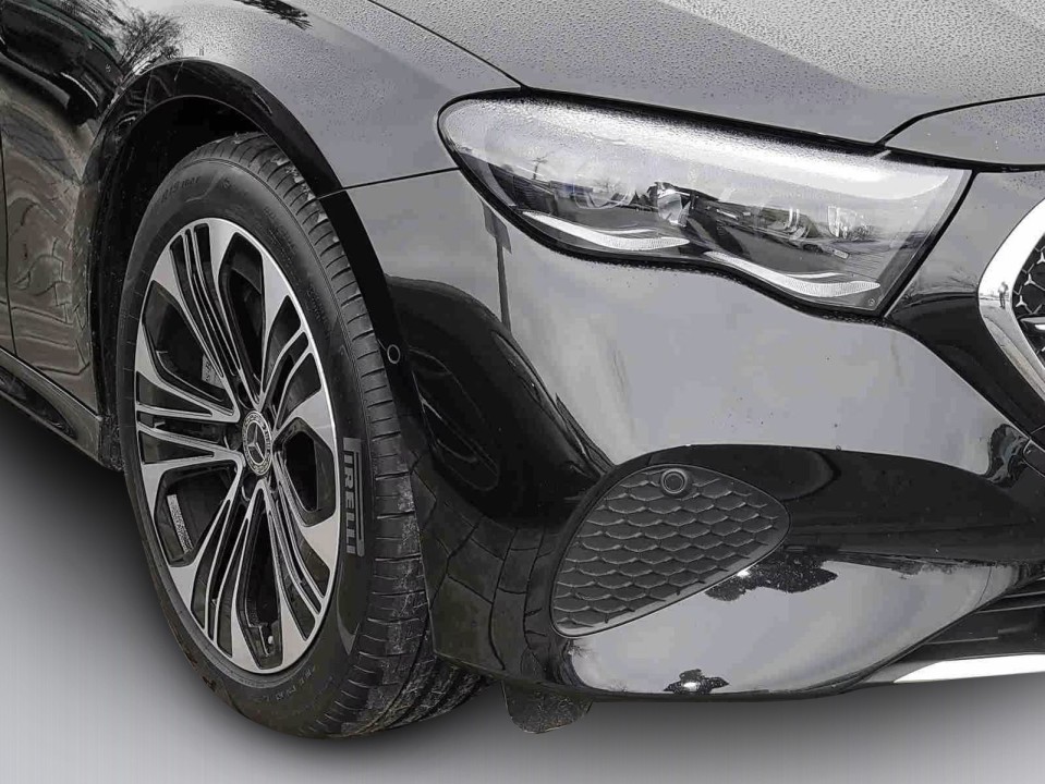 Mercedes-Benz E 300e - foto 12