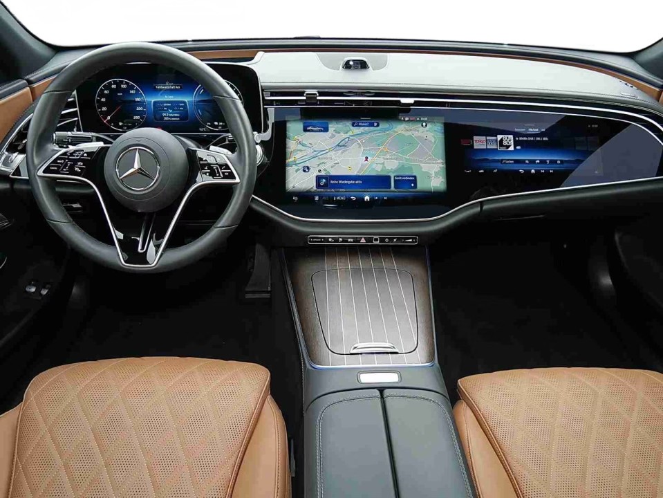 Mercedes-Benz E 300e (5)