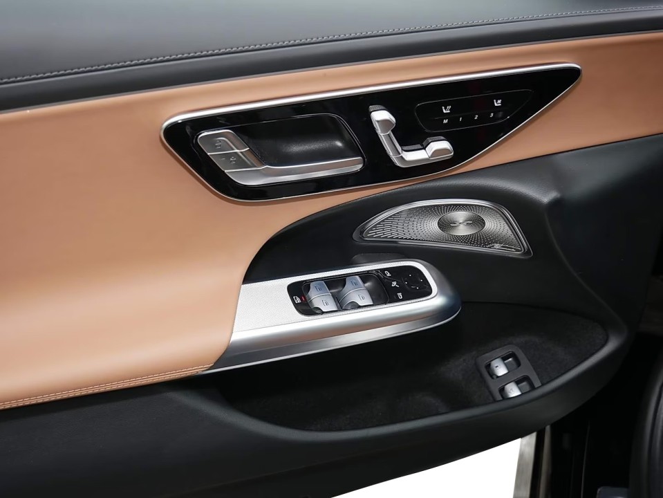 Mercedes-Benz E 300e - foto 11