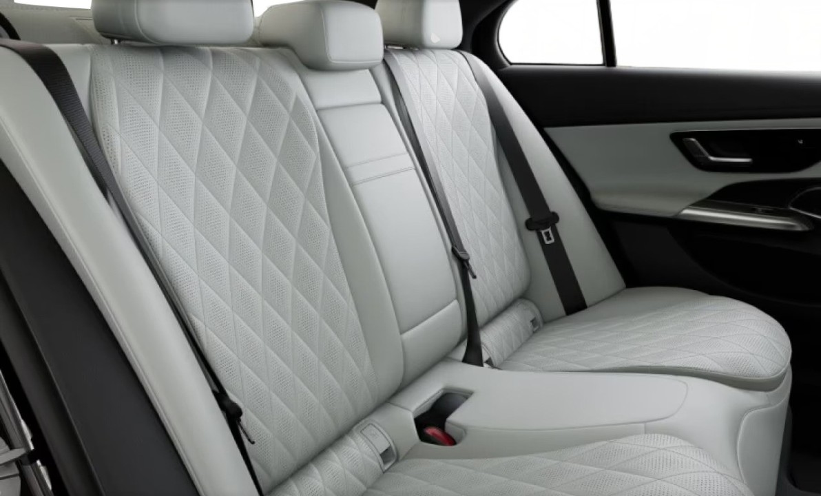 Mercedes-Benz E 300e AMG - foto 15