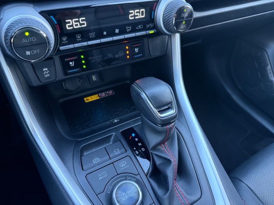 Toyota RAV4 - foto 19