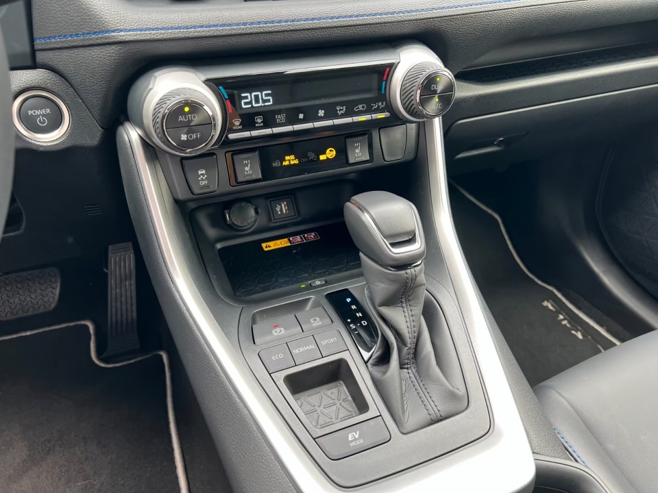 Toyota RAV4 - foto 17