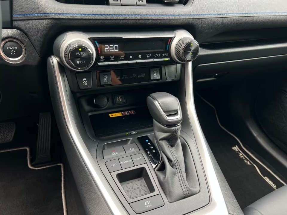 Toyota RAV4 - foto 16