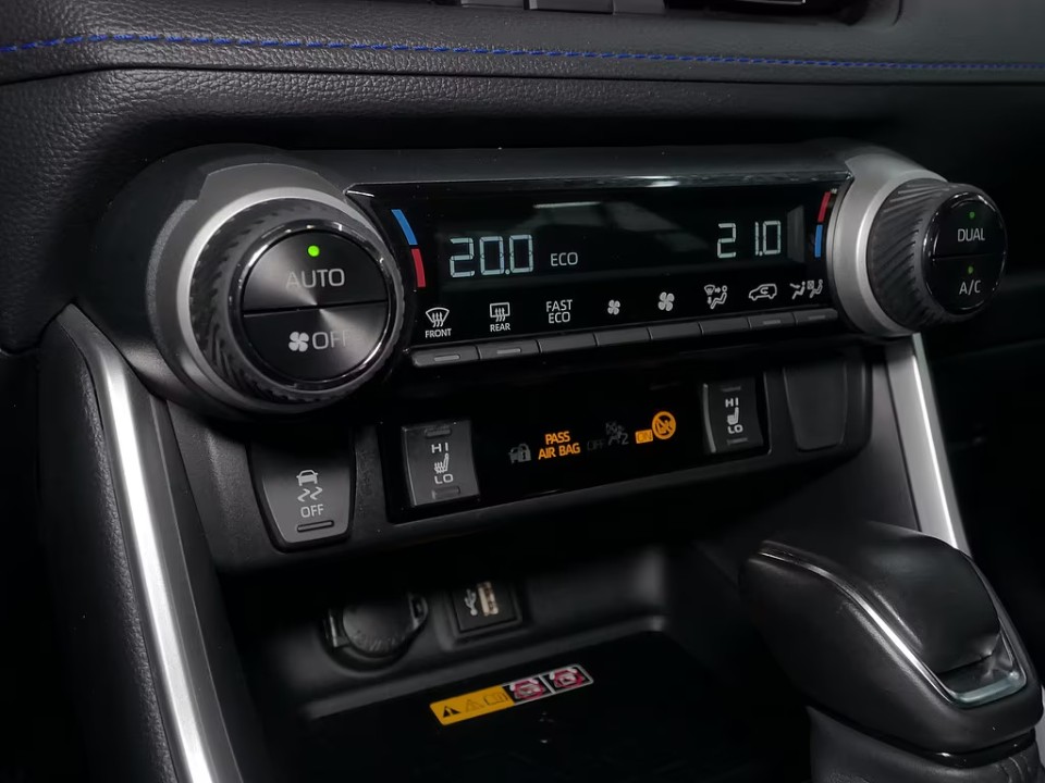 Toyota RAV4 - foto 18